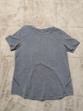 lululemon athletica Heathered Gray Short Sleeve Tee